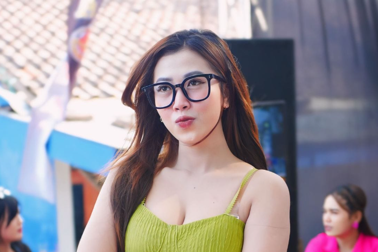 Siapa Rizki Mbambot? Selebgram Cantik Asal Pemalang di Tangkap Polisi Usai Pamer Mobil Sedan yang Ternyata Pakai Plat Palsu